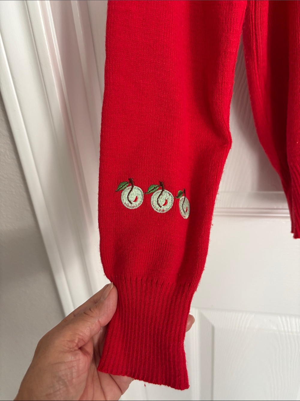 Vintage Red V-Neck Casino Embroidered Sweater Sir Robert Originals Size M Lucky - Picture 6 of 11